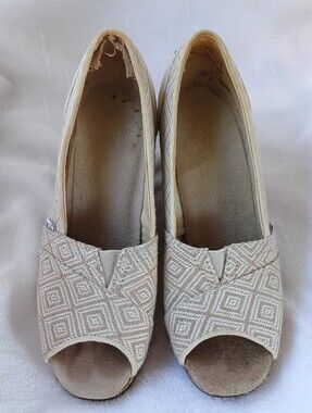 Womens- 7.5 TOMS Stella Canvas Cork Wedge Heels in a beige/tan